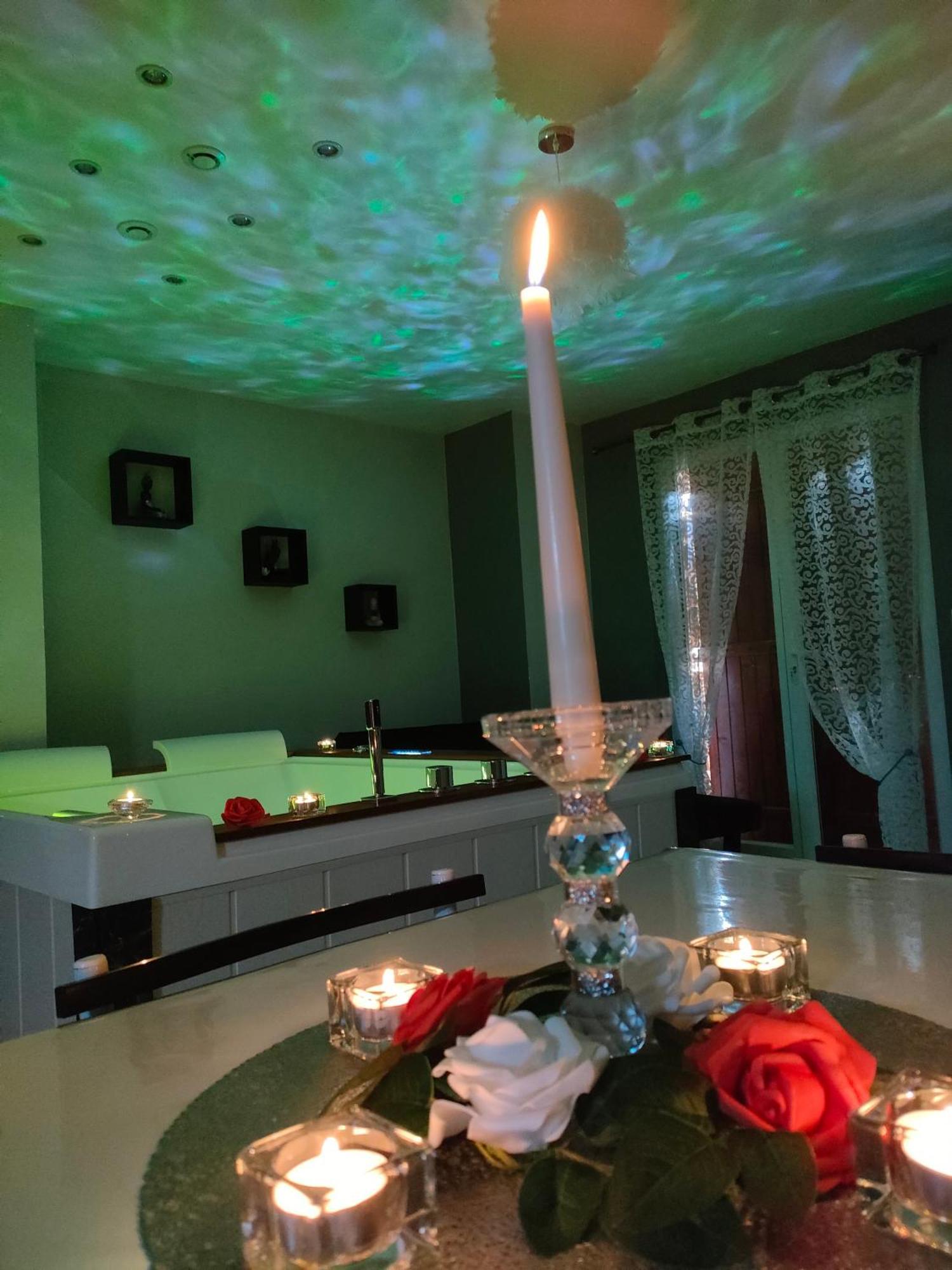 Loft Avec Baignoire Spa Lecrin Romantique Ochancourt Quarto foto
